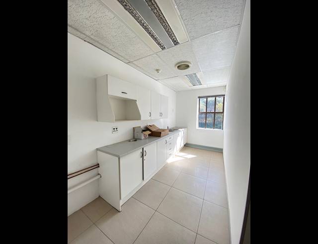 370M² OFFICE TO LET IN BRYANSTON